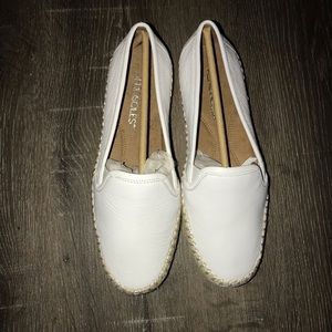 AEROSOLES WHITE LEATHER ESPADRILLE